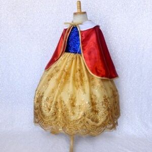 Snow White Inspired Ball Gown
Photoshoot Winter Holiday Fall